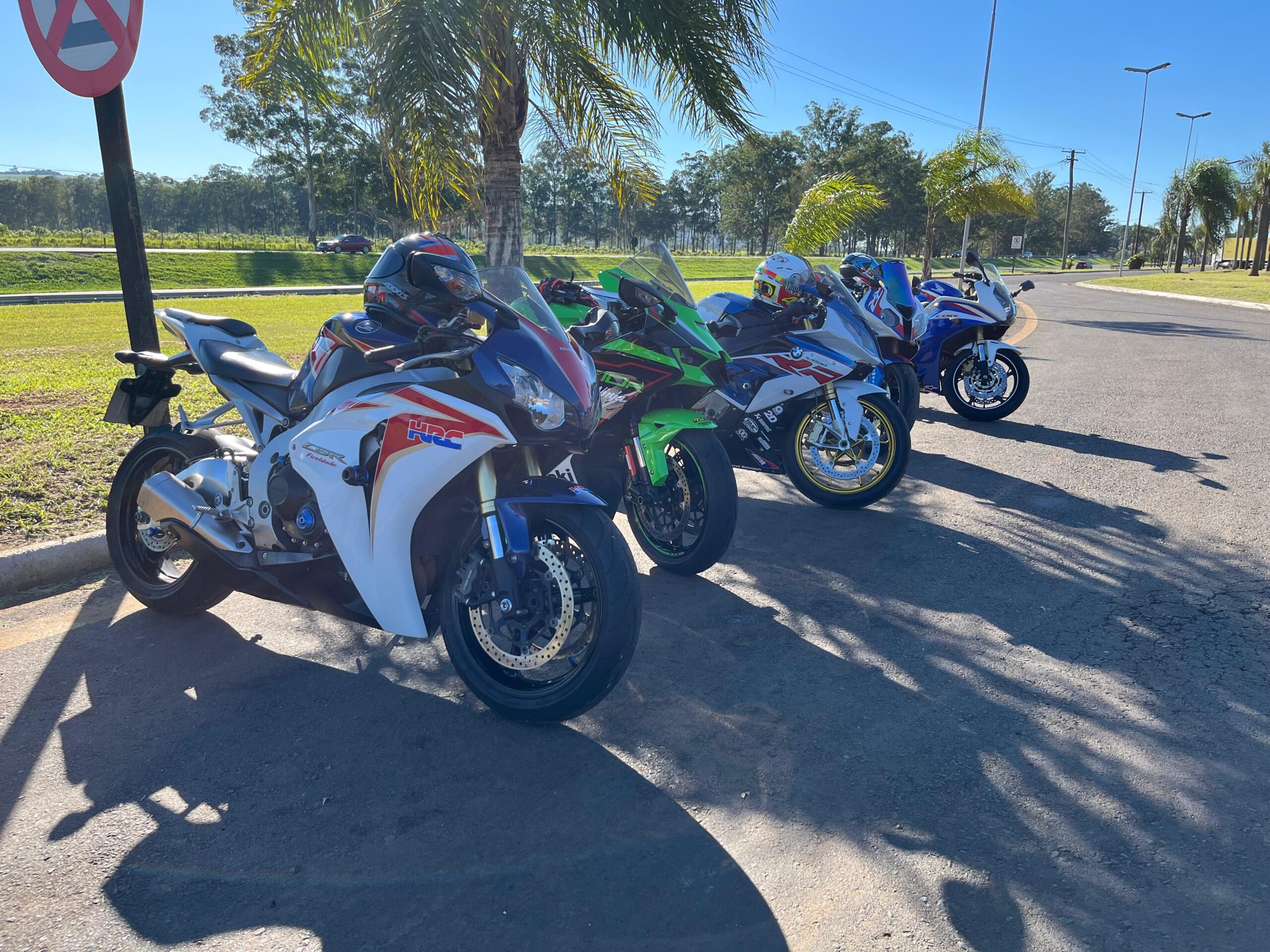 Motos esportivas carenadas: mais do que velocidade, uma experiência intensa